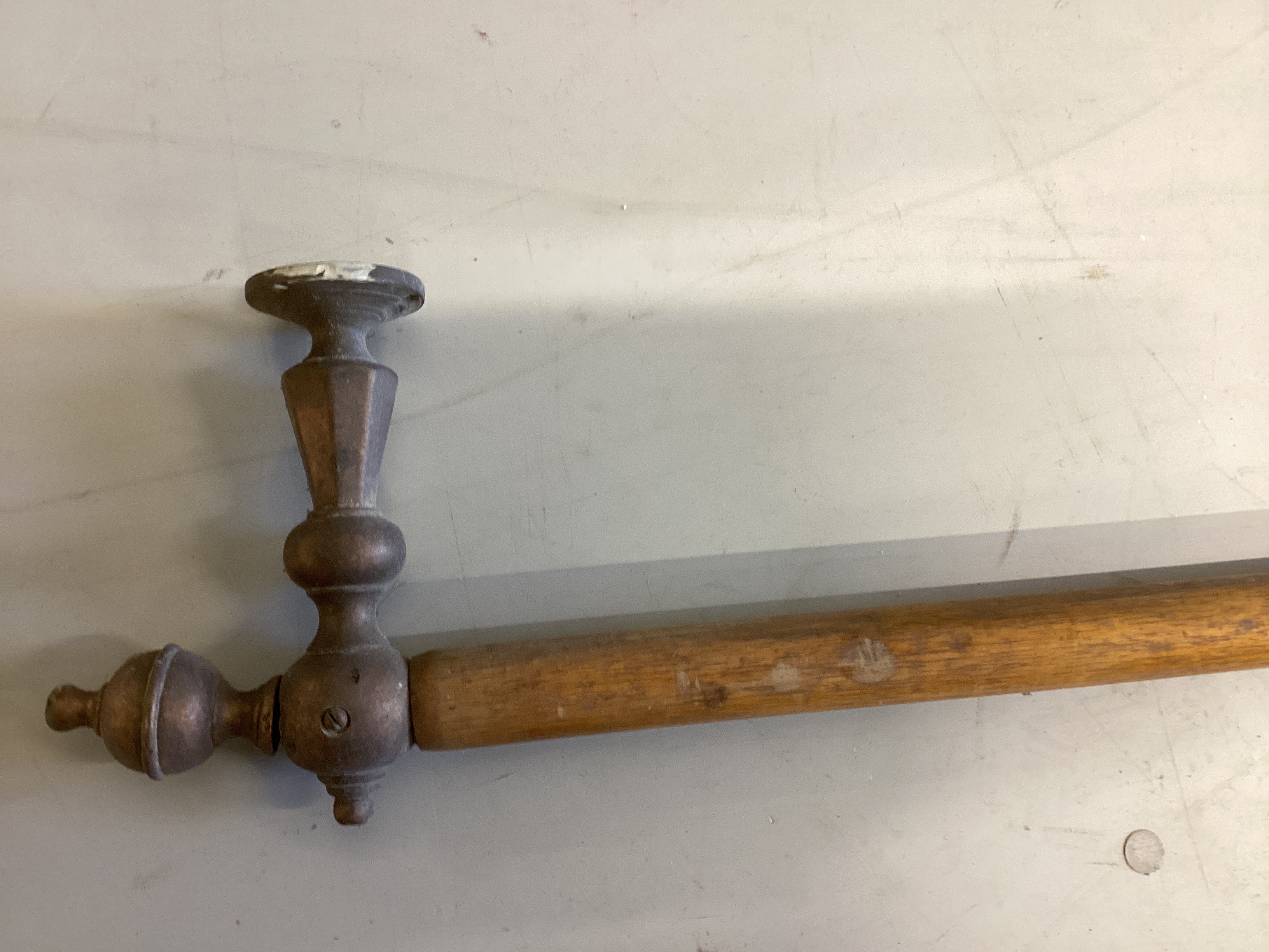 A brass mounted oak banister rail, length 256cm.